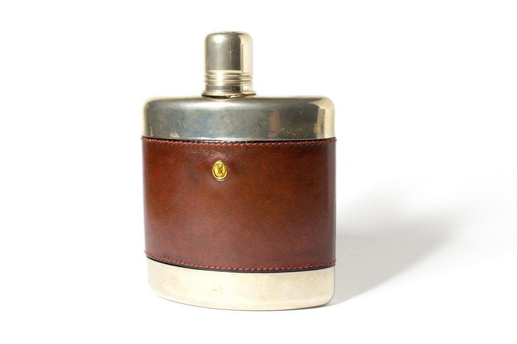 What makes a good whiskey flask